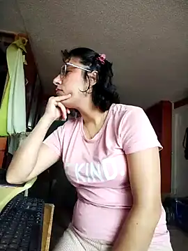 Im Alma  online show from March 2025 01:01:01 PM