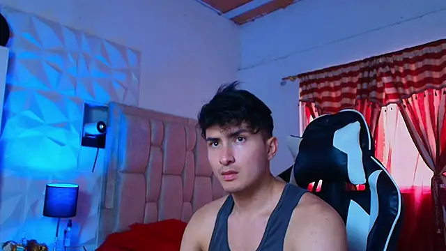 Snapshot of santyago_taylor chatting on December 2024 06:58:02 PM santyago taylor online show from December 2024 06:58:02 PM