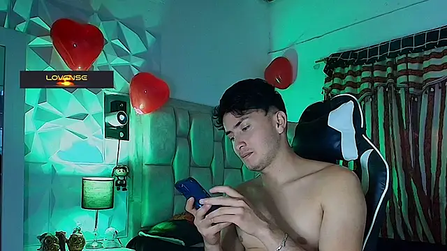 Snapshot of santyago_taylor chatting on February 2025 10:09:01 PM santyago taylor online show from February 2025 10:09:01 PM