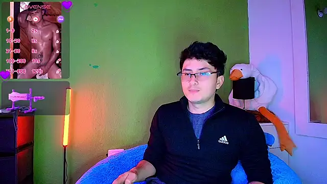 Snapshot of santyago_taylor chatting on November 2025 07:03:01 PM santyago taylor online show from November 2025 07:03:01 PM