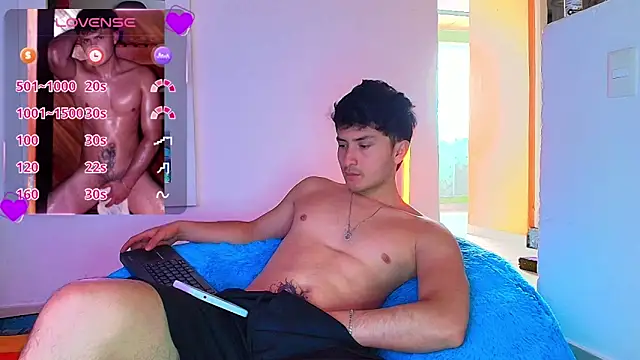 Snapshot of santyago_taylor chatting on November 2025 02:28:01 PM santyago taylor online show from November 2025 02:28:01 PM