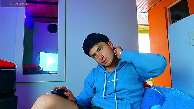 Snapshot of santyago_taylor chatting on December 2025 06:47:02 PM santyago taylor online show from December 2025 06:47:02 PM