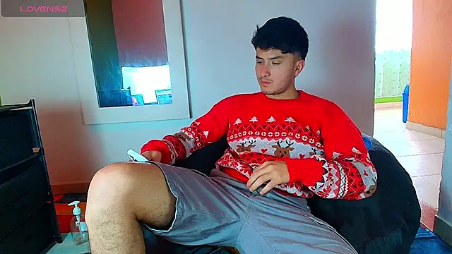 Snapshot of santyago_taylor chatting on December 2025 06:27:02 PM santyago taylor online show from December 2025 06:27:02 PM