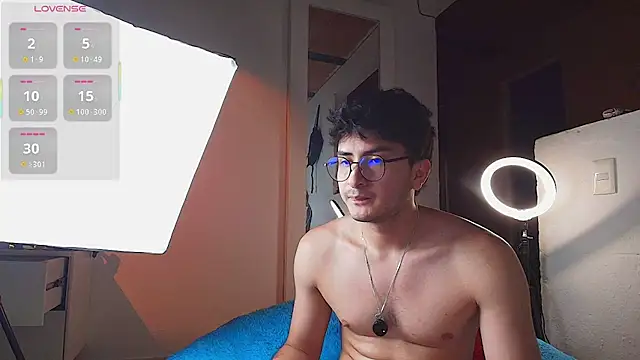 Snapshot of santyago_taylor chatting on May 2026 01:56:01 AM santyago taylor online show from May 2026 01:56:01 AM