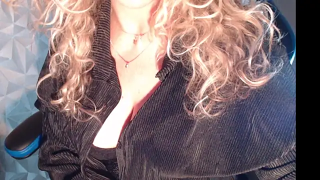 JenniLowen online show from March 2025 02:01:02 PM