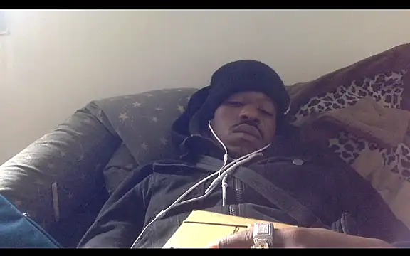 Snapshot of POPAYE972 chatting on November 2025 11:10:02 AM POPAYE972 online show from November 2025 11:10:02 AM