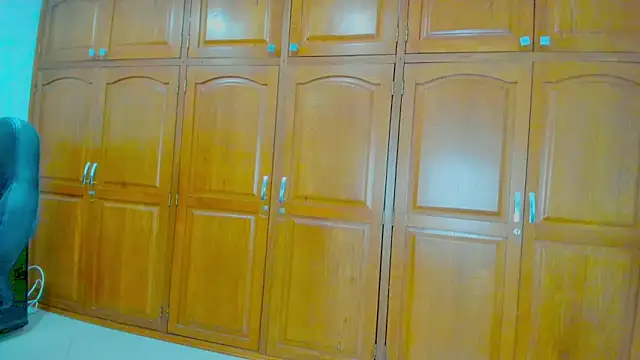 emmakolactro2001 online show from December 2025 06:52:01 AM