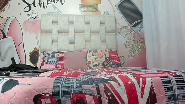 Snapshot of KOURTNEY-- chatting on February 2025 01:09:01 AM KOURTNEY-- online show from February 2025 01:09:01 AM