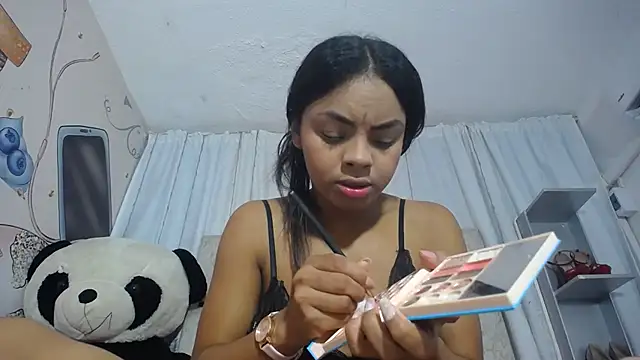 Snapshot of KOURTNEY-- chatting on September 2025 01:42:02 AM KOURTNEY-- online show from September 2025 01:42:02 AM