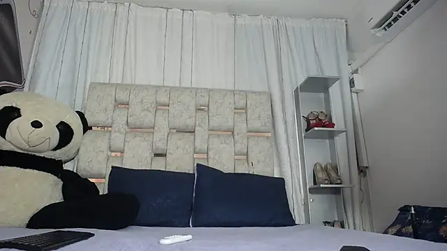 Snapshot of KOURTNEY-- chatting on September 2025 01:54:02 AM KOURTNEY-- online show from September 2025 01:54:02 AM