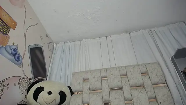 Snapshot of KOURTNEY-- chatting on September 2025 01:44:01 AM KOURTNEY-- online show from September 2025 01:44:01 AM