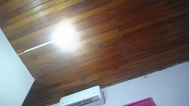 Snapshot of KOURTNEY-- chatting on October 2025 02:31:01 AM KOURTNEY-- online show from October 2025 02:31:01 AM