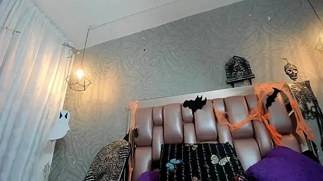 Snapshot of KOURTNEY-- chatting on October 2025 01:39:02 AM KOURTNEY-- online show from October 2025 01:39:02 AM