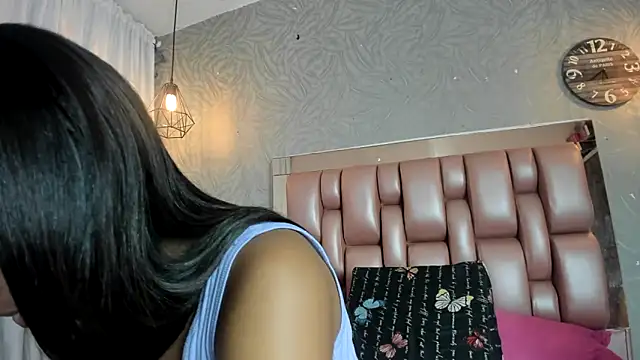 Snapshot of KOURTNEY-- chatting on November 2025 02:25:01 AM KOURTNEY-- online show from November 2025 02:25:01 AM