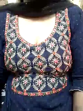 Snapshot of Cute_Sona17 chatting on January 2025 01:58:02 AM Cute Sona17 online show from January 2025 01:58:02 AM