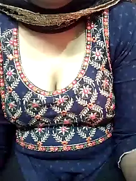 Snapshot of Cute_Sona17 chatting on January 2025 05:21:02 AM Cute Sona17 online show from January 2025 05:21:02 AM