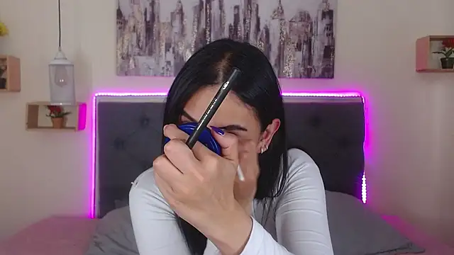 mia aira online show from November 2025 03:54:01 PM