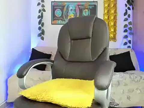 Snapshot of mikee_scooth chatting on January 2025 03:21:01 PM mikee scooth online show from January 2025 03:21:01 PM