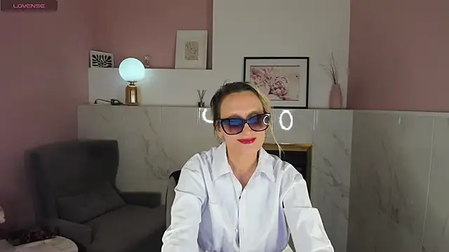 Queen Anna  online show from February 2025 12:18:01 AM