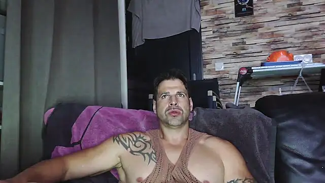 XxBigboybandxX online show from November 2025 05:30:01 PM