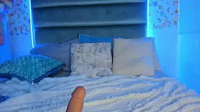 MelodiLovee  online show from December 2024 03:47:02 PM