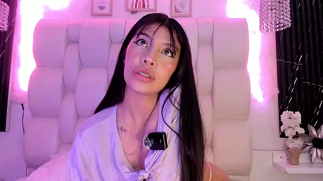 Snapshot of MelodiLovee_ chatting on March 2026 03:51:01 PM MelodiLovee online show from March 2026 03:51:01 PM