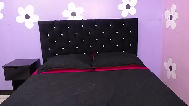 Snapshot of karolinee_66_ chatting on February 2026 03:49:02 AM karolinee 66 online show from February 2026 03:49:02 AM