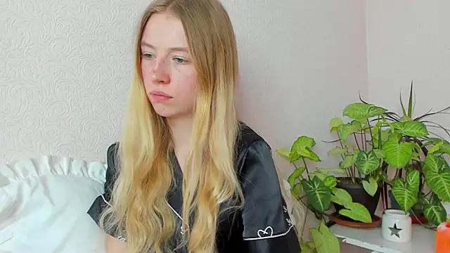 Snapshot of minidivaa_ chatting on January 2025 11:43:02 AM minidivaa online show from January 2025 11:43:02 AM