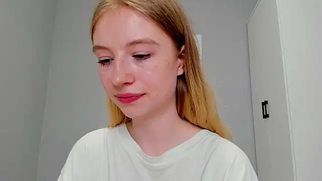 Snapshot of minidivaa_ chatting on January 2025 11:12:02 PM minidivaa online show from January 2025 11:12:02 PM