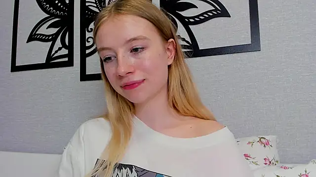 Snapshot of minidivaa_ chatting on January 2025 02:15:01 AM minidivaa online show from January 2025 02:15:01 AM