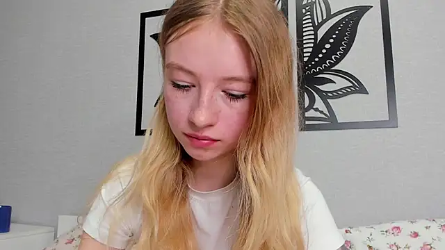 Snapshot of minidivaa_ chatting on February 2025 04:18:02 PM minidivaa online show from February 2025 04:18:02 PM