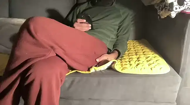 Snapshot of 4small4inchlol chatting on February 2025 01:44:02 AM 4small4inchlol online show from February 2025 01:44:02 AM