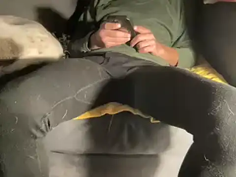 Snapshot of 4small4inchlol chatting on February 2025 01:21:01 AM 4small4inchlol online show from February 2025 01:21:01 AM