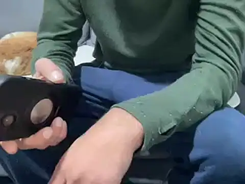 Snapshot of 4small4inchlol chatting on March 2025 08:31:01 PM 4small4inchlol online show from March 2025 08:31:01 PM