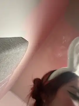 Isa smeraldy online show from March 2026 06:41:02 AM