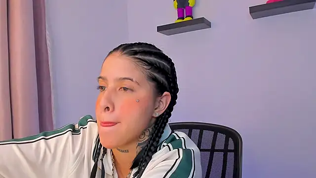 Snapshot of Gangster_Girl chatting on February 2025 01:10:01 AM Gangster Girl online show from February 2025 01:10:01 AM