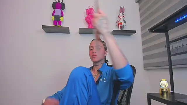 Snapshot of Gangster_Girl chatting on June 2026 04:44:01 AM Gangster Girl online show from June 2026 04:44:01 AM