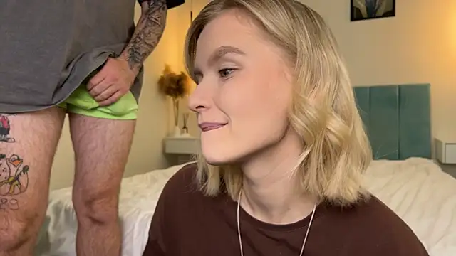 Adelovenick online show from November 2025 08:14:01 AM