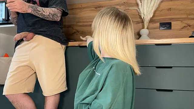 Adelovenick online show from April 2026 10:38:01 AM