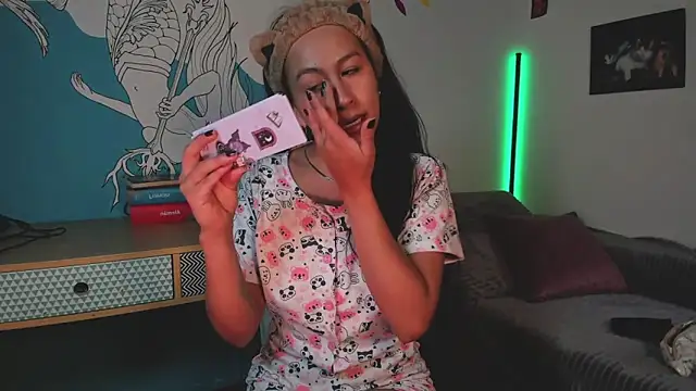 EmiGomez  online show from February 2026 12:09:02 PM