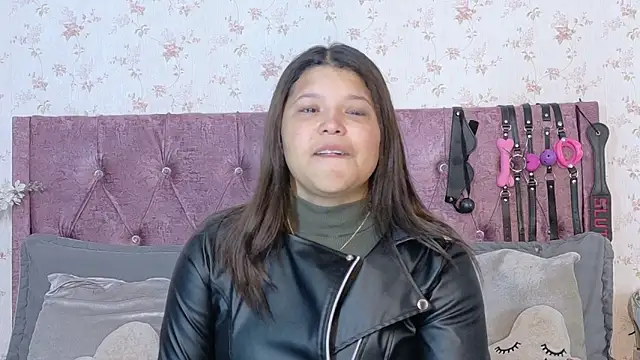 AvrillThomas online show from October 2025 02:06:02 PM