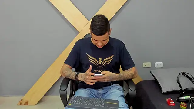 Snapshot of jamesinked_ chatting on December 2024 09:00:02 PM jamesinked online show from December 2024 09:00:02 PM