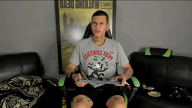 Snapshot of jamesinked_ chatting on January 2025 02:14:02 AM jamesinked online show from January 2025 02:14:02 AM