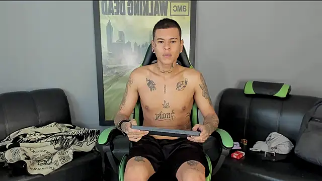 Snapshot of jamesinked_ chatting on January 2025 07:02:02 PM jamesinked online show from January 2025 07:02:02 PM