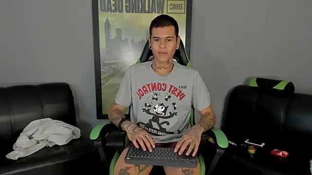 Snapshot of jamesinked_ chatting on January 2025 06:52:01 PM jamesinked online show from January 2025 06:52:01 PM