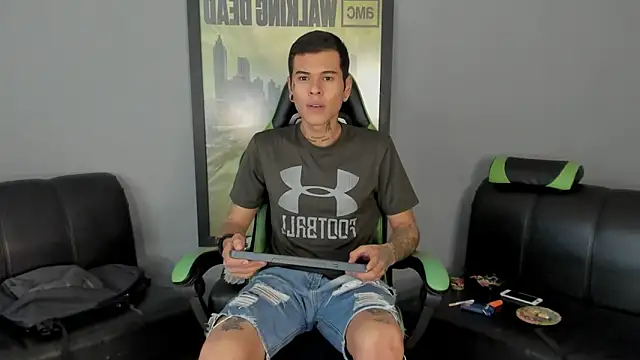 Snapshot of jamesinked_ chatting on February 2025 05:40:01 PM jamesinked online show from February 2025 05:40:01 PM