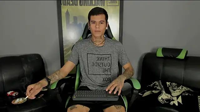 Snapshot of jamesinked_ chatting on February 2025 08:30:02 PM jamesinked online show from February 2025 08:30:02 PM