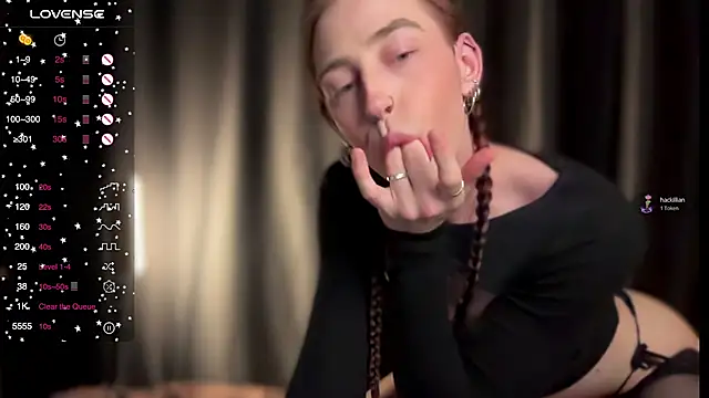 Snapshot of Avril_Pearly_ chatting on January 2025 06:53:02 PM Avril Pearly online show from January 2025 06:53:02 PM