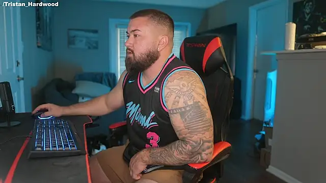 B The Creator X online show from March 2025 10:41:02 PM