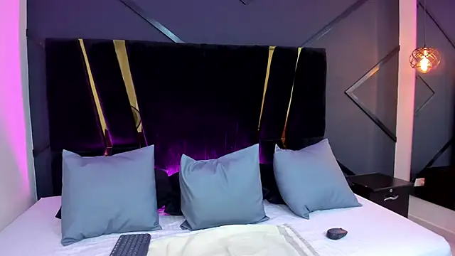 Snapshot of shaina_vasquez chatting on February 2025 10:33:01 PM shaina vasquez online show from February 2025 10:33:01 PM